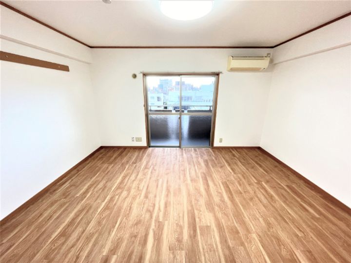 ソフィア御器所の居間