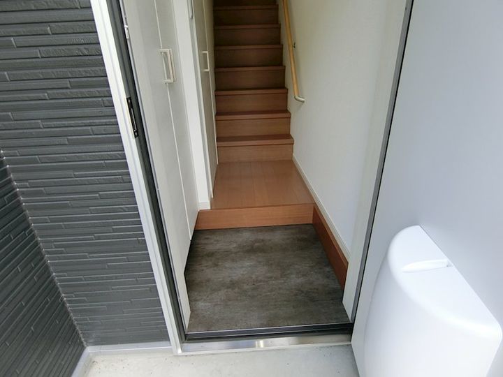 カノッサ茄子川の玄関