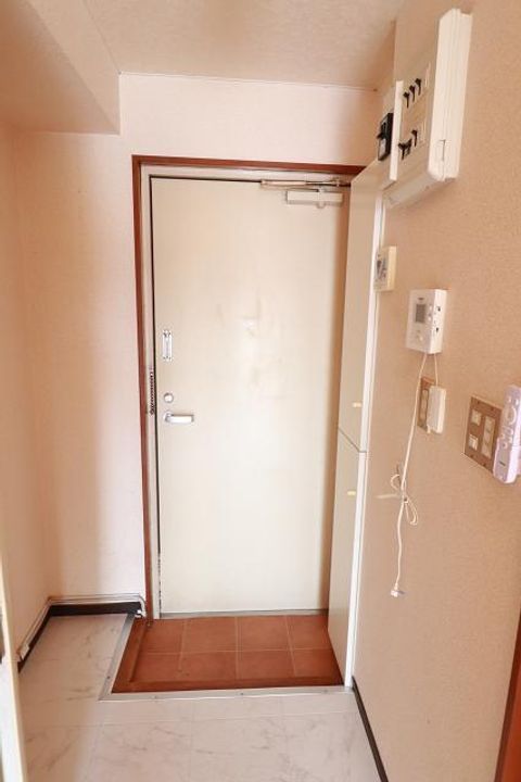 メゾンシブキ上柴の玄関