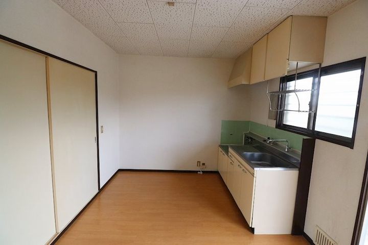 高見ハイツBの居間