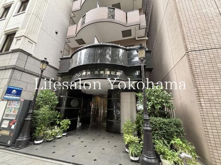 神奈川県横浜市中区本町4(マンション)の賃貸物件の地図
