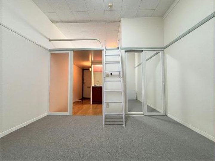 レオパレスフローリの居間