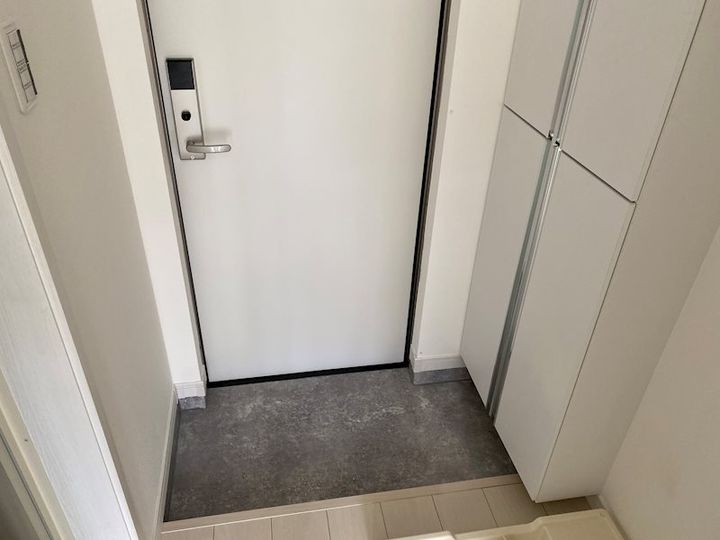 ポンデロッサ駒岡の玄関