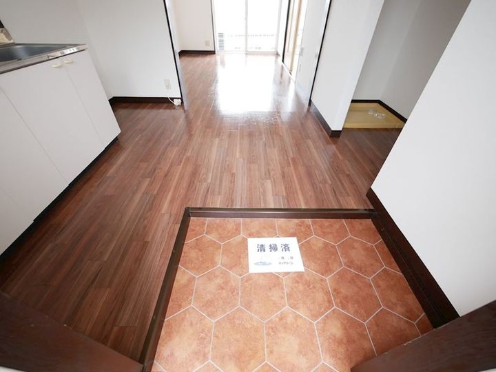 メゾン澤畑の玄関