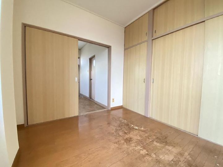 新井マンションの内装