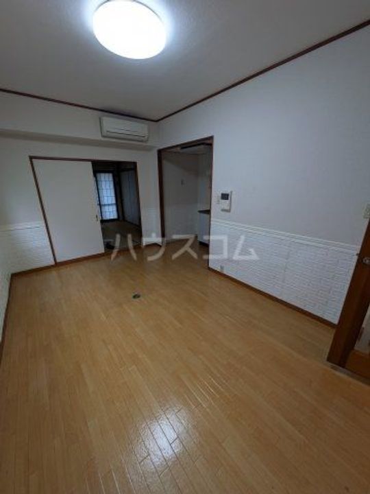 ウイングシティ西洞院の居間