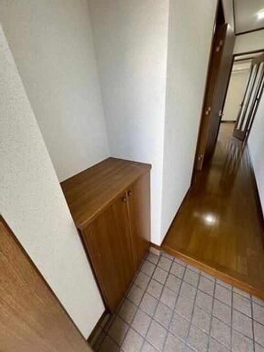 第23愛日ハイツの玄関