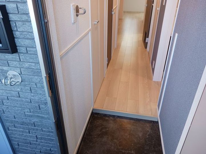 埼玉県越谷市神明町2(アパート)の賃貸物件の玄関