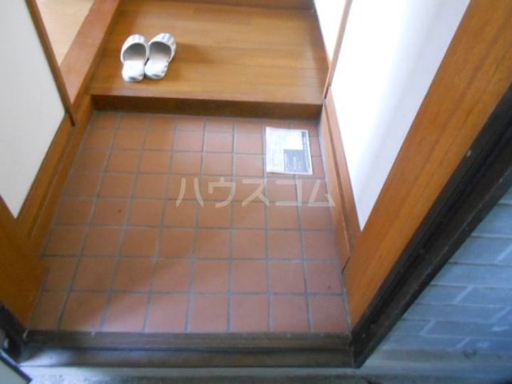 新第1丸福荘の玄関