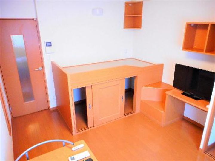 レオパレスボンジュールIVの居間