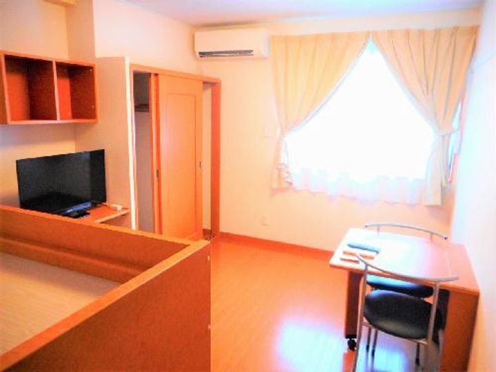 レオパレスボンジュールIVの居間