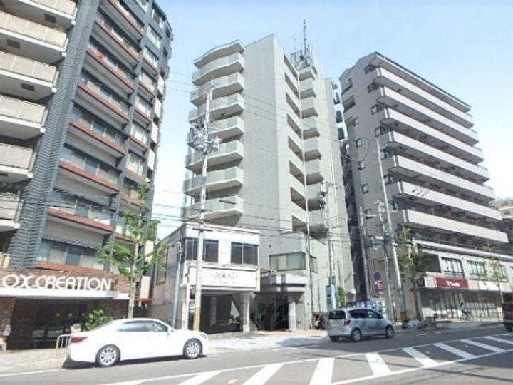 サムパティーク山科の外観