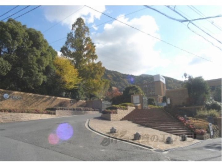 サムパティーク山科の周辺