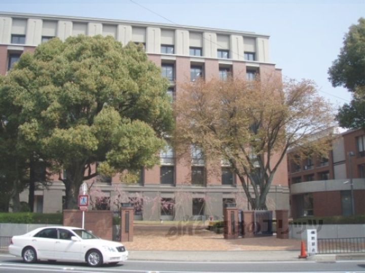 サムパティーク山科の周辺