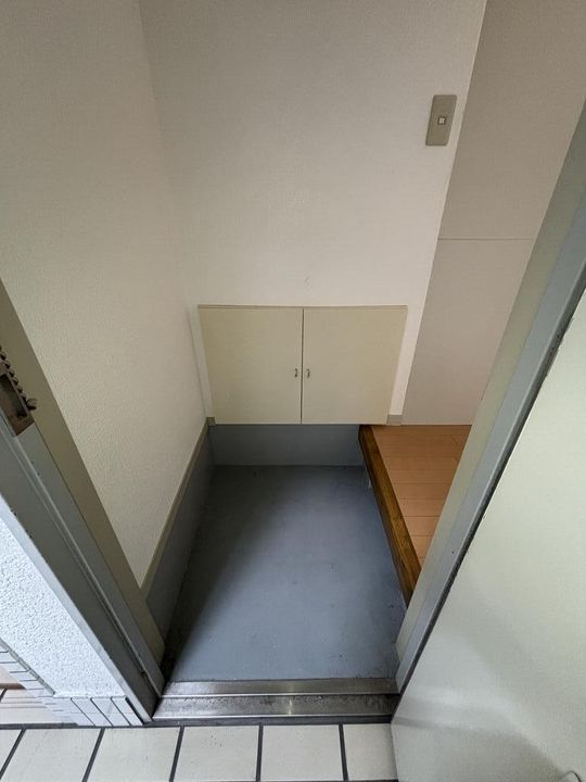 ハイツベルエールの玄関