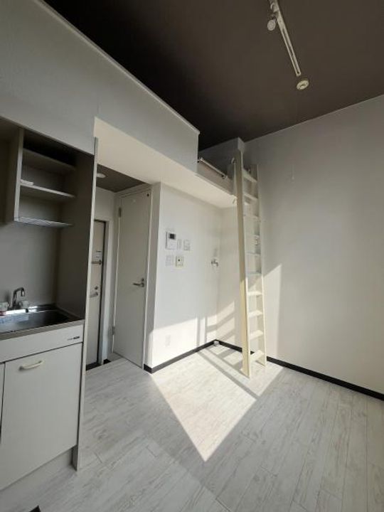 Grand Studio 桜丘の居間