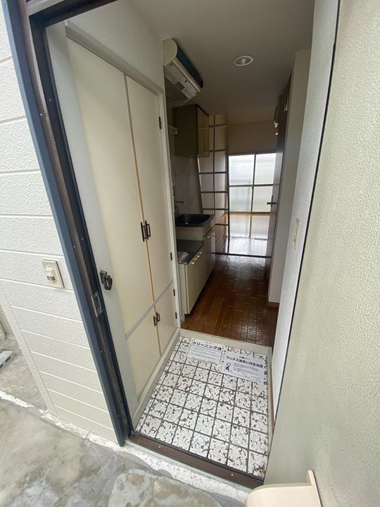 ホワイトハイツの玄関