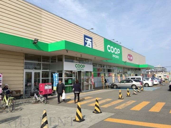 カナディアンホームビルの周辺