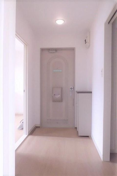 フローラルまなかAの玄関