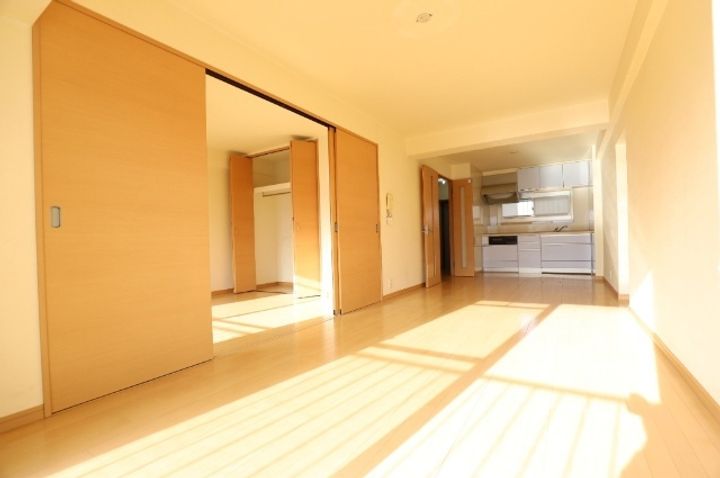 オヌキ新博多ビルの居間