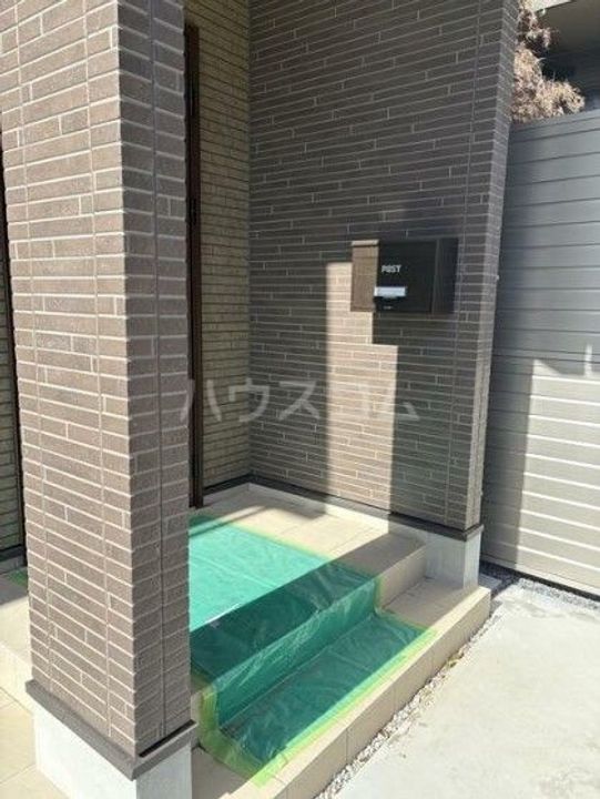 埼玉県春日部市粕壁(一戸建)の賃貸物件の玄関