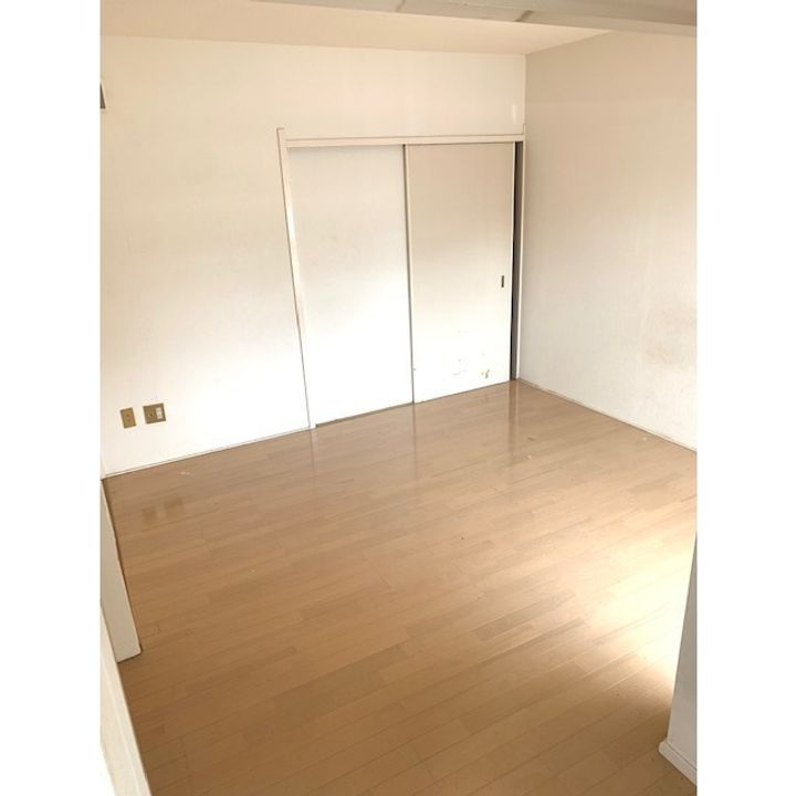 アルファビルの居間