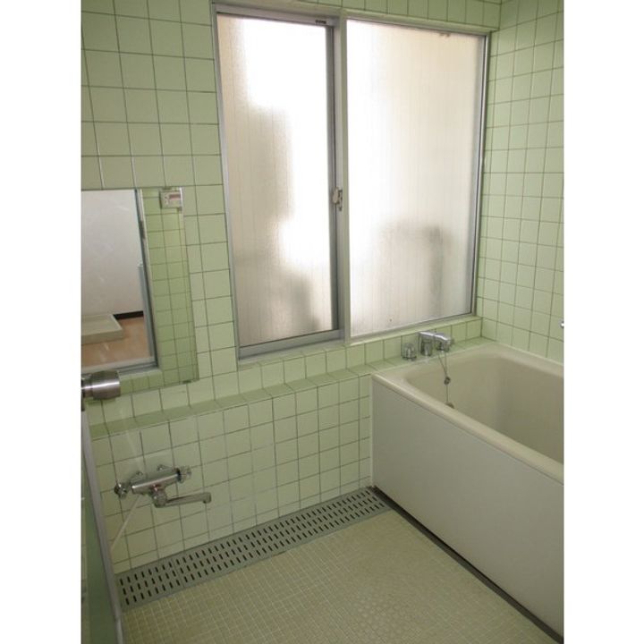 メゾンベルメートの風呂