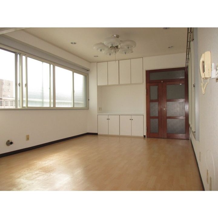 メゾンベルメートの居間