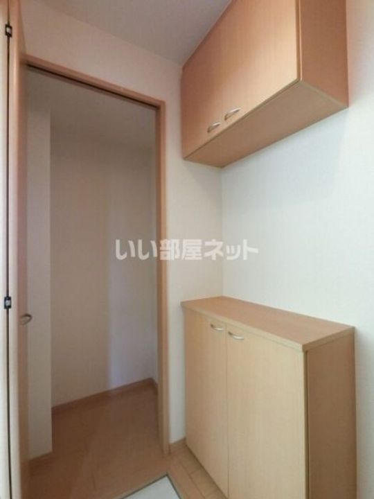 グランソシエ Bの玄関