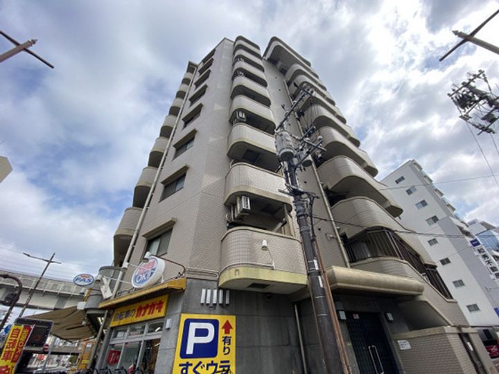 マンション雄創の外観
