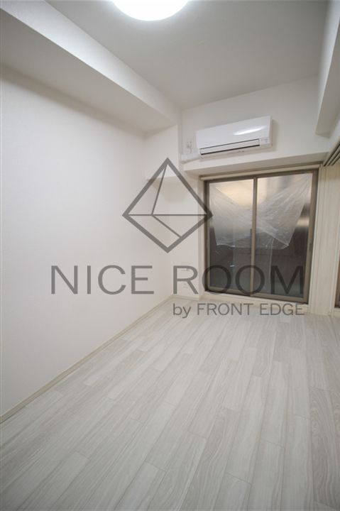 ORSUS新大阪(旧プレジオ新大阪ROUGE)の居間