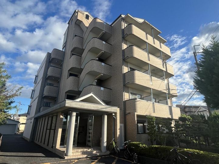 滋賀県草津市野路東5(マンション)の賃貸物件の外観
