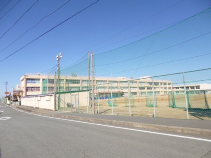 ラ・カンパーニャA棟の周辺