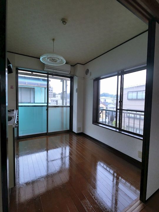 サンヨーIIの居間