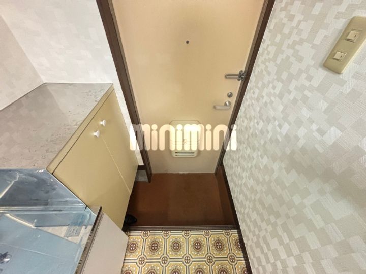 ラミーハイツの玄関