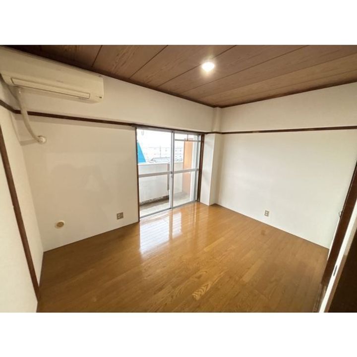 群馬県邑楽郡大泉町坂田4(マンション)の賃貸物件の居間