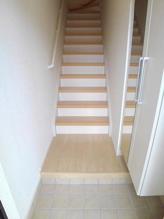 広島県福山市山手町6(アパート)の賃貸物件の玄関