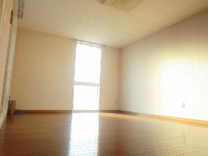 レオパレス深田の居間