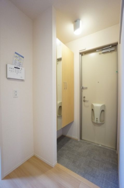 新潟県新潟市中央区新和2(アパート)の賃貸物件の玄関