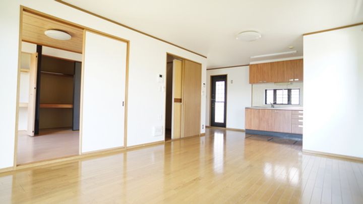 三重県津市豊が丘4(一戸建)の賃貸物件の居間