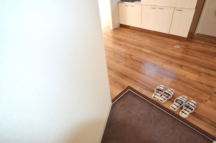 コンフォート河原町の玄関
