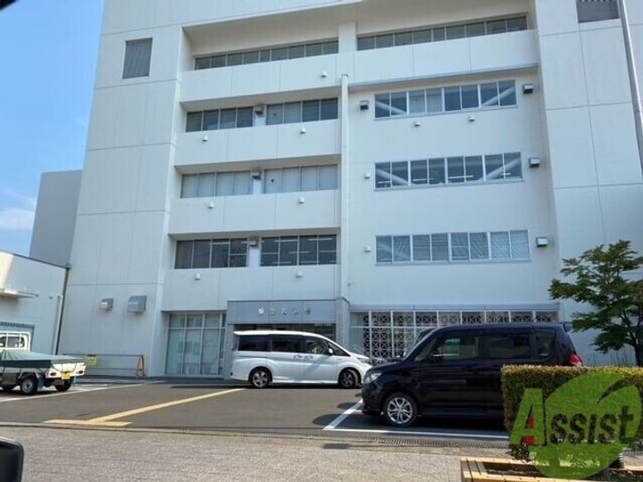 サマーディーンヤマイチの周辺