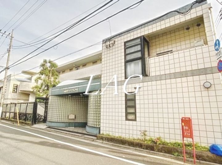 東京都中野区松が丘2の賃貸マンションの外観