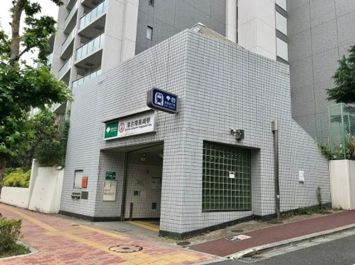 東京都中野区松が丘2の賃貸マンションの周辺