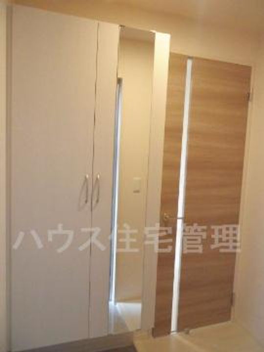 大阪府高槻市栄町4(アパート)の賃貸物件の玄関