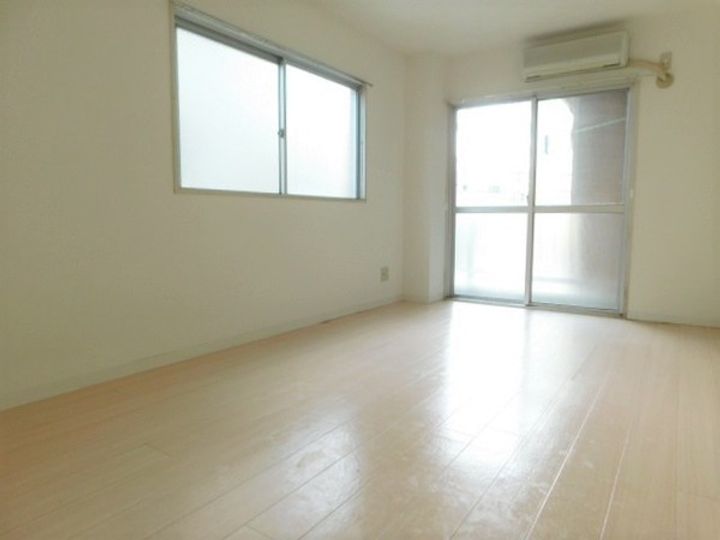 ハイブリッジ北小岩の居間