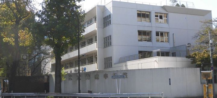 東京都港区南青山6(マンション)の賃貸物件の周辺