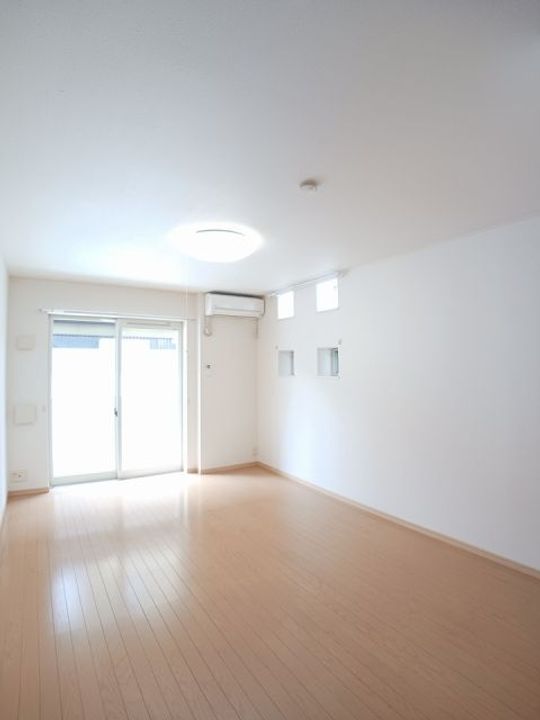 香川県高松市伏石町(アパート)の賃貸物件の居間