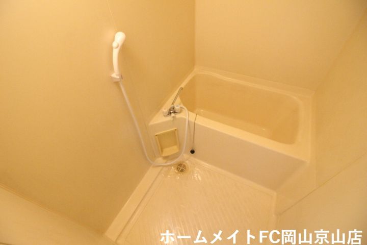 岡山県岡山市北区七日市西町(アパート)の賃貸物件の風呂