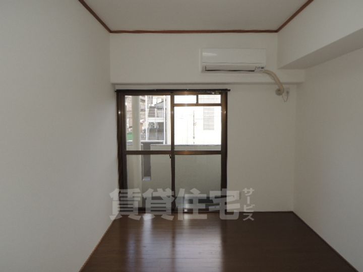 林泉第7ビルの居間